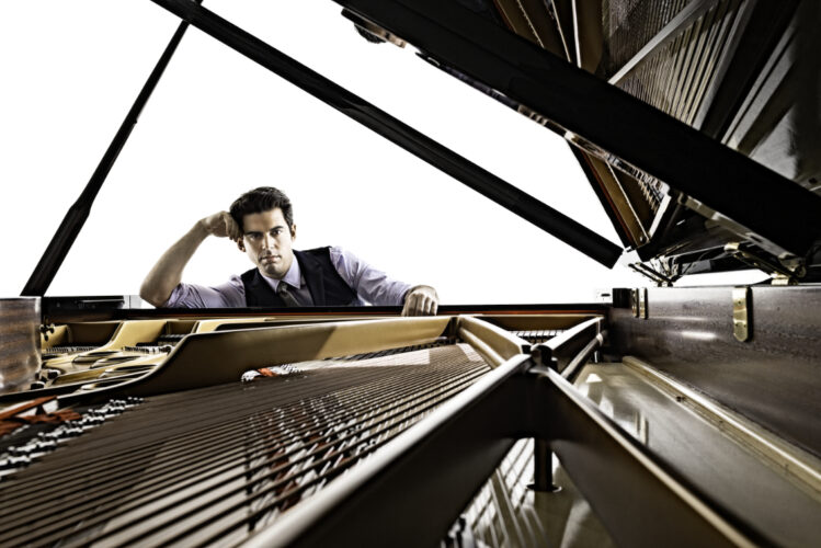DeSare will sing Sinatra with YSO